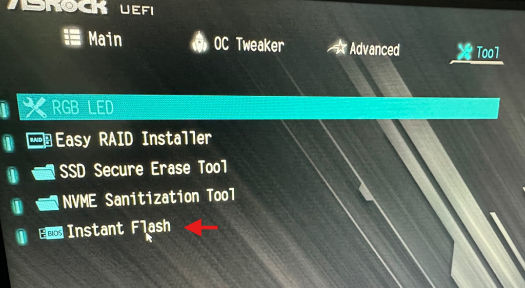 BIOS 모드에서 Flash 메뉴를 찾아 업데이트를 진행합니다
